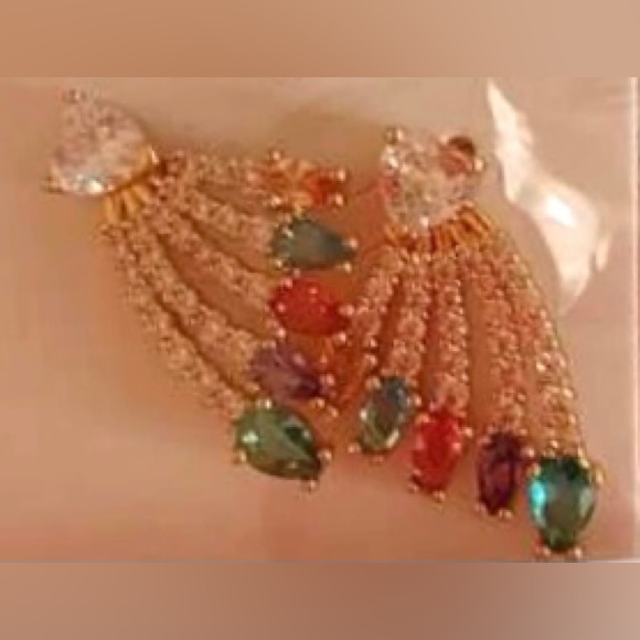 “Bursting Rainbow Heart” Multicolor Crystal Radiating Beams Gold Steel Love Stud - Picture 11 of 11